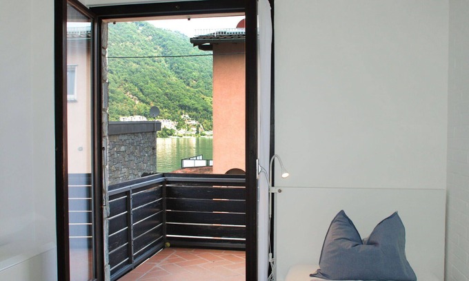 Brusino Arsizio Apartment | Cosy apartment for 4 people with WIFI, TV, patio, pets allowed and parking