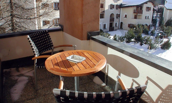 Sils-Maria Apartment | Cosy apartment for 6 guests with WIFI, TV, balcony and pets allowed