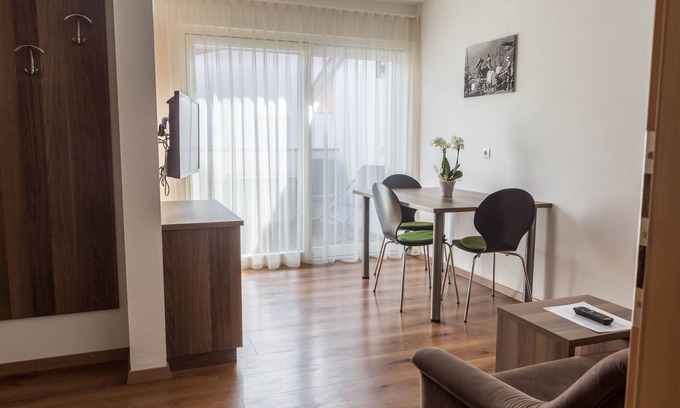 Tirolo Apartment | Cosy Apartment “Ferienwohnung Typ C” with Wi-Fi & East View