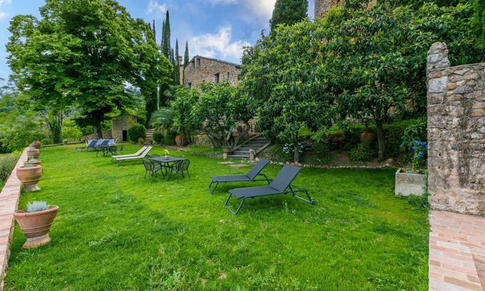 Stigliano Apartment | Cosy apartment for 10 people with WIFI, TV, patio, pets allowed and panoramic view