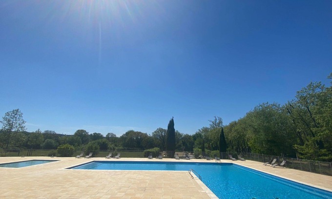 Azille Apartment | Cosy apartment for 2 people with pool, WIFI, TV, terrace, pets allowed and parking