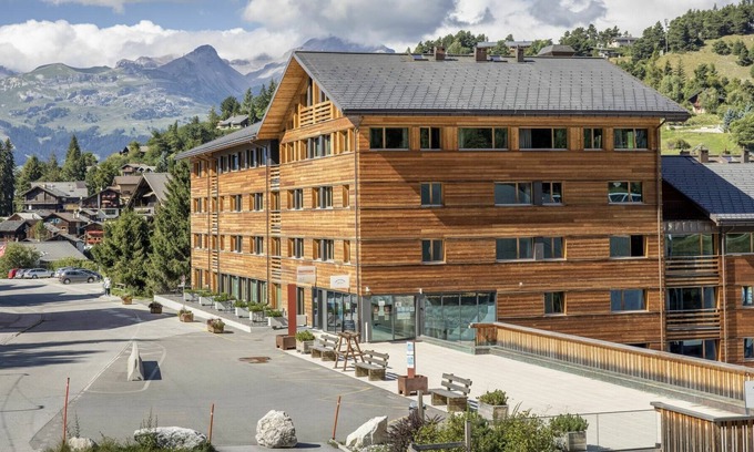 Vercorin Apartment | Cosy apartment for 4 guests with WIFI, hot tub, TV, terrace, pets allowed and parking