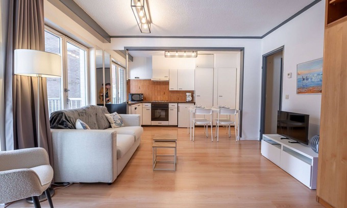 Blankenberge Apartment | Cosy apartment for 4 guests with WIFI, TV and balcony