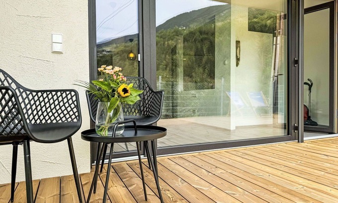 Fliess Apartment | Cosy apartment for 4 guests with WIFI, TV and terrace