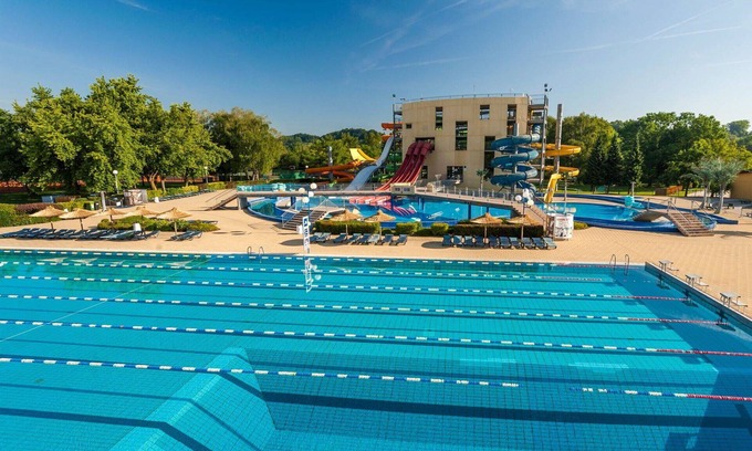 Ptuj Apartment | Cosy apartment for 4 guests with WIFI, A/C, pool, TV, balcony and parking