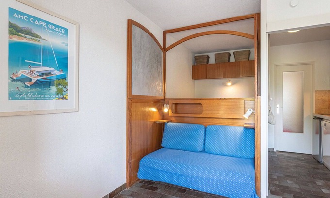 Toulon - Hyeres Apartment | Cosy apartment for 4 people with WIFI, TV, terrace, pets allowed and panoramic view