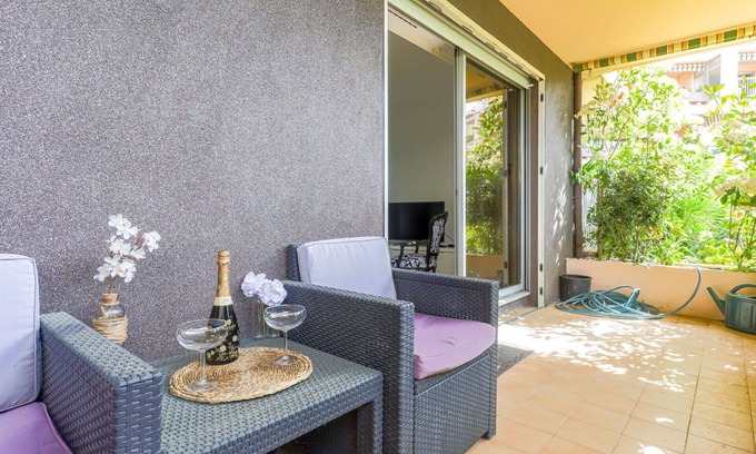 Eze Apartment | Cosy apartment for 4 people with pool, WIFI, TV, terrace and pets allowed
