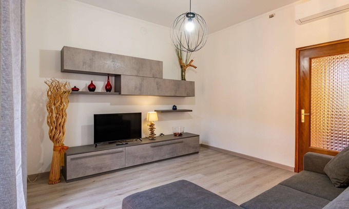 Vendrogno Apartment | Cosy apartment for 5 people with A/C, WIFI, balcony and parking
