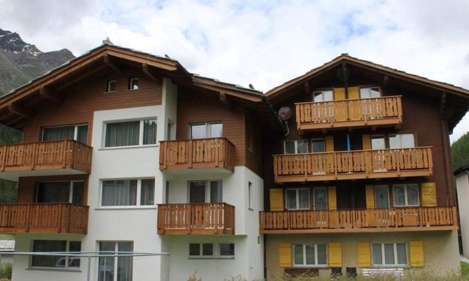 Saas Grund Apartment | Cosy apartment for 6 people with WIFI, TV and balcony