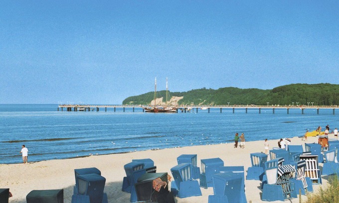 Prora Apartment | Cosy apartment for 6 people with WIFI, pool, TV, terrace and pets allowed