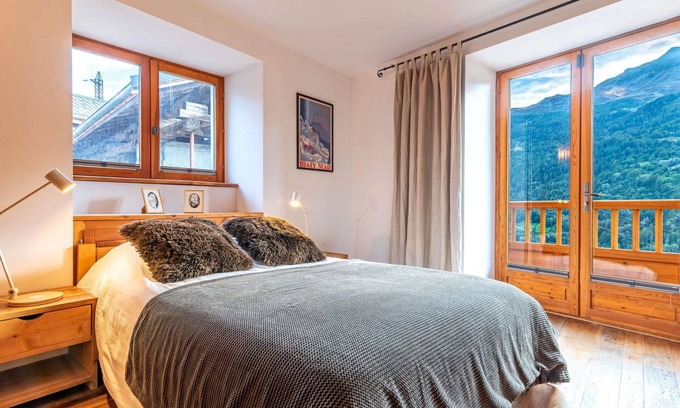 Villaroger Apartment | Cosy apartment for 6 guests with WIFI, TV, balcony, panoramic view and parking