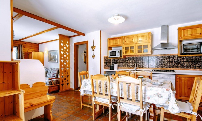 Penia Apartment | Cosy apartment for 6 guests with TV, pets allowed and parking