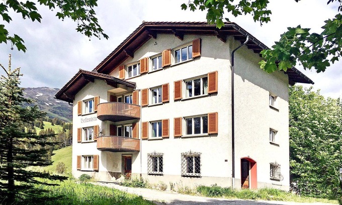 Parpan Apartment | Cosy apartment for 6 guests with WIFI, TV and balcony