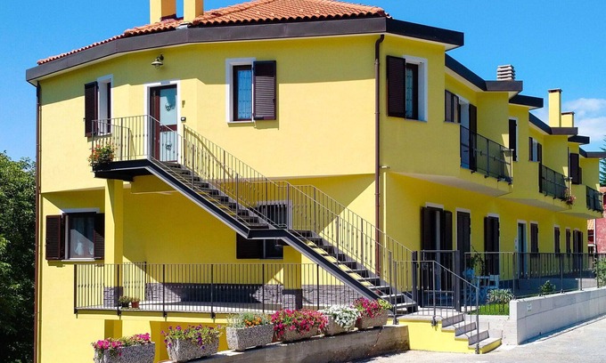 Savona Apartment | Cosy apartment for 6 people with WIFI, TV, patio, pets allowed and panoramic view