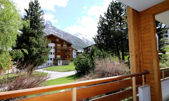 Saas-Fee Apartment | Cosy apartment for 8 people with WIFI, TV and balcony