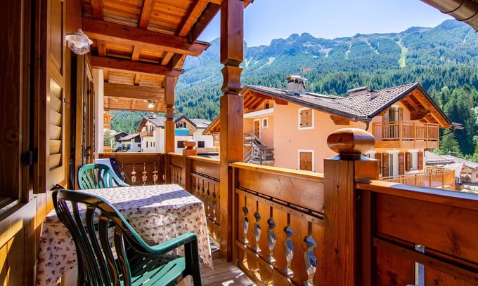 Soraga Apartment | Cosy apartment for 8 guests with WIFI, TV and balcony