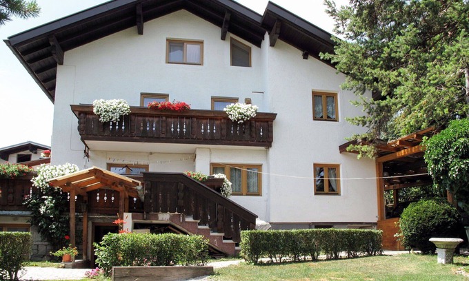 Imst Apartment | Cosy apartment for 8 people with WIFI, TV, terrace and pets allowed