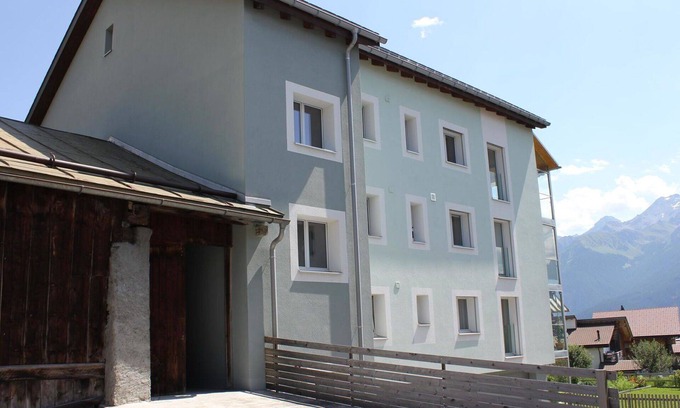 Grisons Apartment | Cosy apartment for 8 people with WIFI, TV and balcony