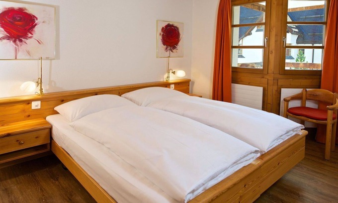 Lenzerheide Apartment | Cosy apartment for 4 guests with TV and balcony