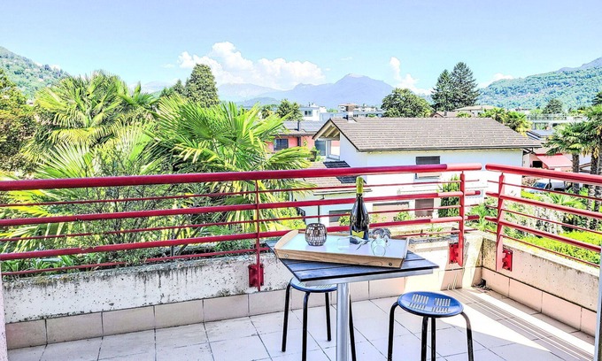 Pura Apartment | Cosy apartment for 4 people with WIFI, pool, TV, balcony and parking