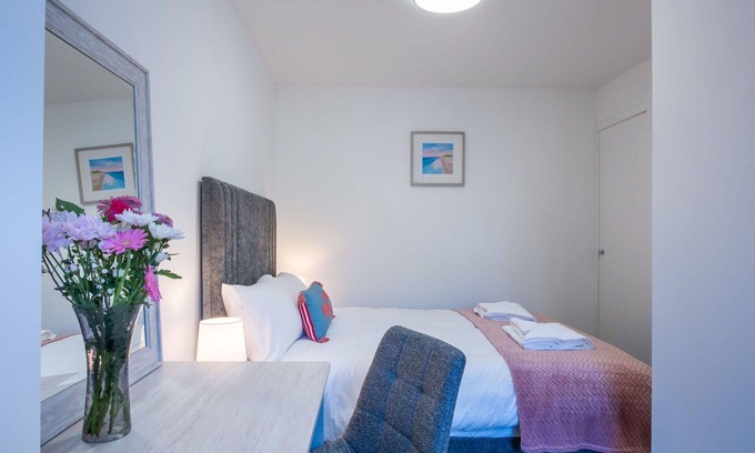 Lossiemouth Apartment | Cosy apartment for 4 guests with WIFI, TV and parking
