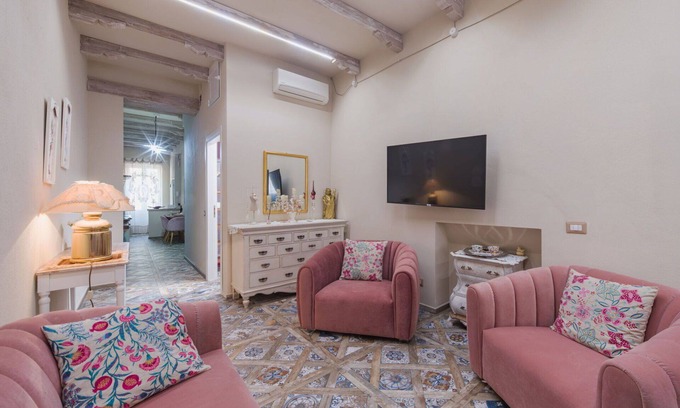 Pietrasanta Apartment | Cosy apartment for 2 people with A/C, WIFI and TV