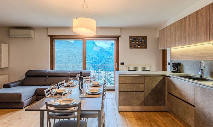 Morbegno Apartment | Cosy apartment for 6 guests with WIFI, A/C, TV, patio, pets allowed and parking