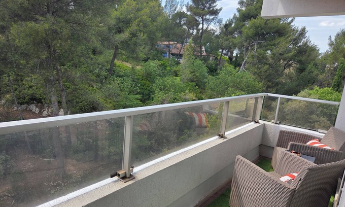 Sud Apartment | 🏡 Cosy apartment overlooking pine forest in Aix