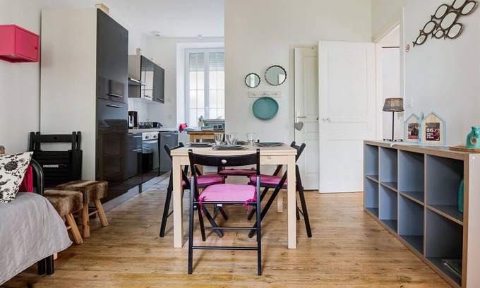 Isigny-sur-Mer Apartment | Cosy apartment in Isigny-sur-Mer with a terrace