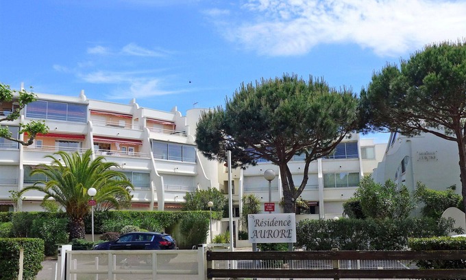 La Petite Motte Apartment | Cosy apartment for 6 people with WIFI, TV, terrace, pets allowed and parking