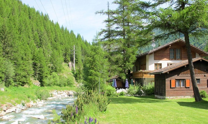 Saas-Balen House | Cosy apartment in villa for 6 guests with WIFI, TV, patio, pets allowed and parking