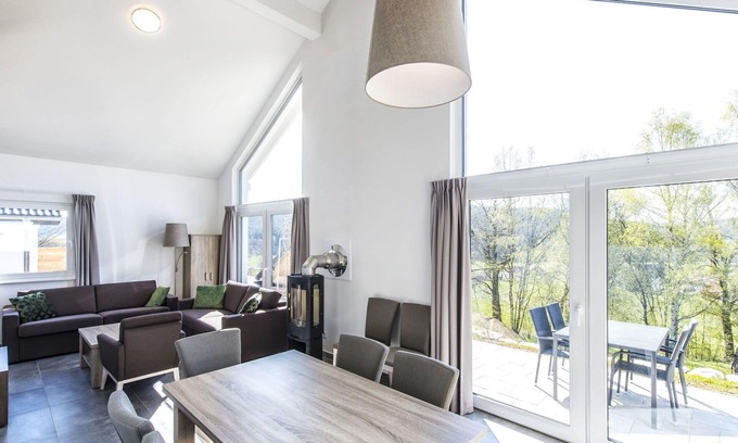 Mistelgau House | Cosy apartment in villa for 8 guests with WIFI, TV, terrace, pets allowed and parking