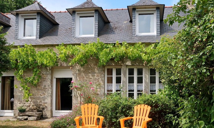 Loctudy Villa | Cosy apartment in villa for 6 people with terrace and pets allowed