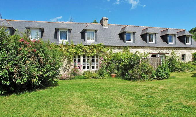 Loctudy Villa | Cosy apartment in villa for 6 guests with pets allowed