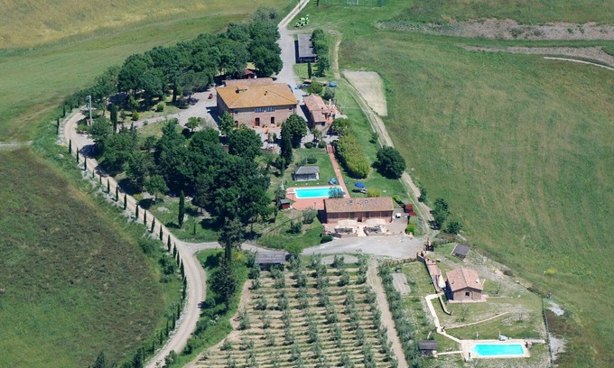 Peccioli Villa | Cosy apartment in villa for 3 guests with pool, WIFI and panoramic view