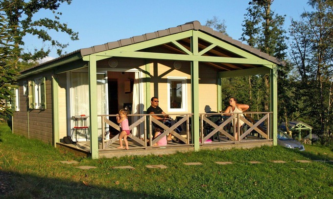 Beynat House | Cosy apartment in villa for 4 guests with WIFI, pool, TV, terrace, pets allowed and parking