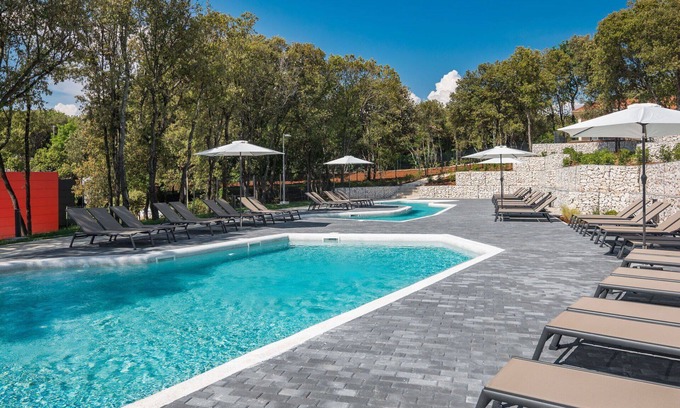 Bale House | Cosy apartment in villa with private pool, WIFI, A/C, hot tub, TV, terrace and pets allowed