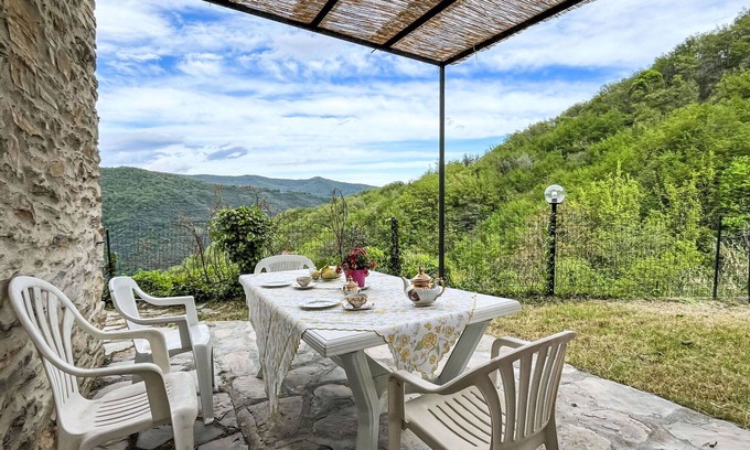 Valloria Apartment | Cosy apartment for 4 guests with WIFI, pool, patio, pets allowed and panoramic view