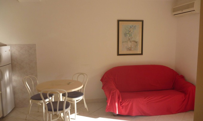 Velji Vinogradi Apartment | Cosy apartment near a beach