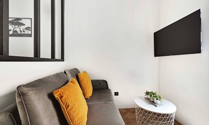 Quartier de Javel Apartment | Cosy Apartment - Tour Eiffel/Champs de Mars 19B