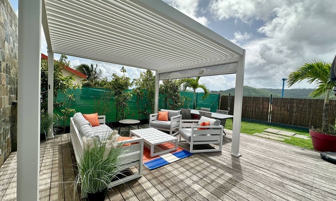 Petit Bourg Apartment | Cosy apartment with terrace deck
