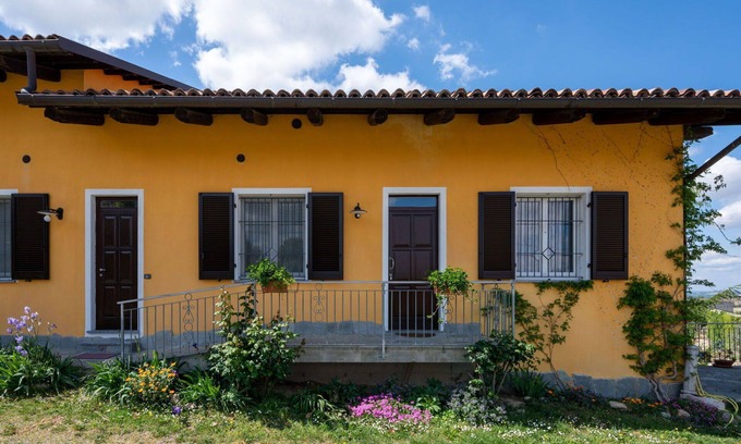 Vinchio Apartment | Cosy apartment with pool, A/C, WIFI, terrace, pets allowed, panoramic view and parking