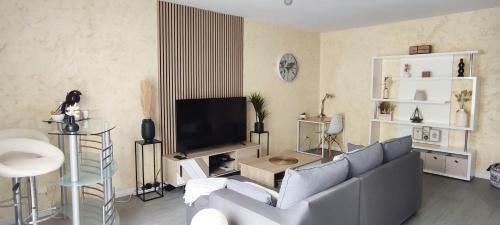 Saint-Priest Apartment | Cosy Appart - Clim - Balcon - Parking - Spacieux T2 - Proche Eurexpo Stade