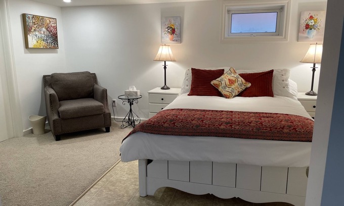 Stratford House | Cosy Basement Suite Steps to river and theatres for one person booking