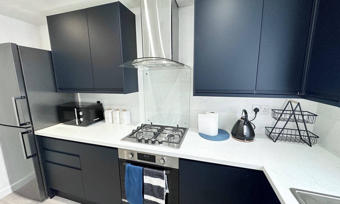 Lee House | Cosy Brand New 3-Bedroom Home in London - Perfect for Families & groups