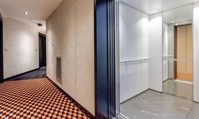 Puteaux Apartment | Cosy, bright new apartment ideal for living and working