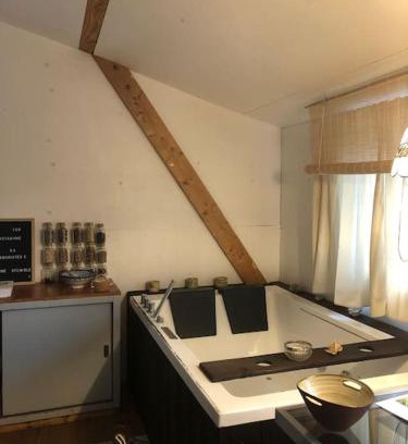 Mimizan Ski Chalet | Cosy Cabane Boise solaire, Balneo bath et toilette seche a la Ferme