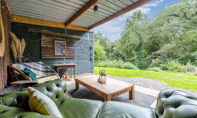 Little Cowarne House | Cosy Cabin with Wildlife & Woodland Views