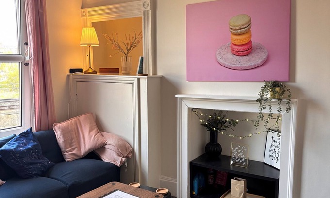 Bath City Centre Apartment | Cosy central Bath pad - 7 min walk to Station & town