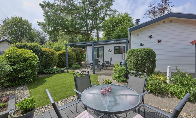 Hulshorst House | Cosy chalet in the middle of nature in a park